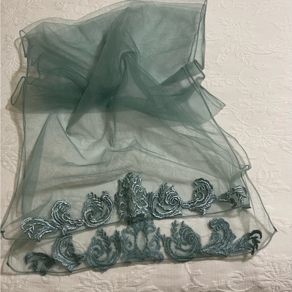 Ivonne D for Mon Cheri formal dress - Picture 4 of 6